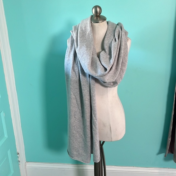 Garnet Hill cashmere wrap - Picture 6 of 6